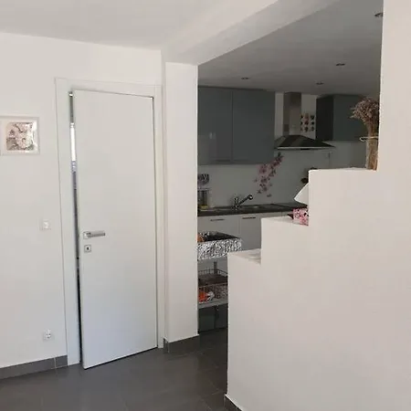 Kuca Odmah Do Plaze Апартаменти Задар